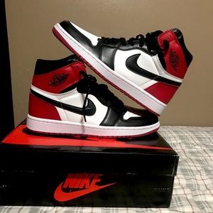 Jordan 1 high black toe 2016.